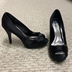 Black le Chateau heels